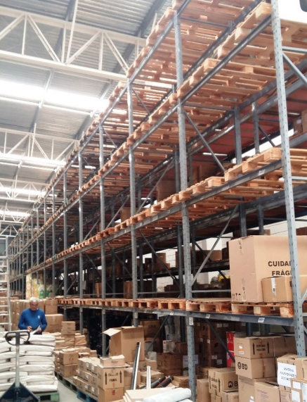 11 (onze) módulo de “porta pallet”, marca Fiel, com capacidade de 01 tonelada por longarina (01 módulo corresponde a 04 longarinas), na cor cinza, em excelente estado de conservação (laudo de 29/11/2018), cada módulo avaliado em R$ 4.000,00. TOTAL DA AVALIAÇÃO: R$ 44.000,00 (quarenta e quatro mil re